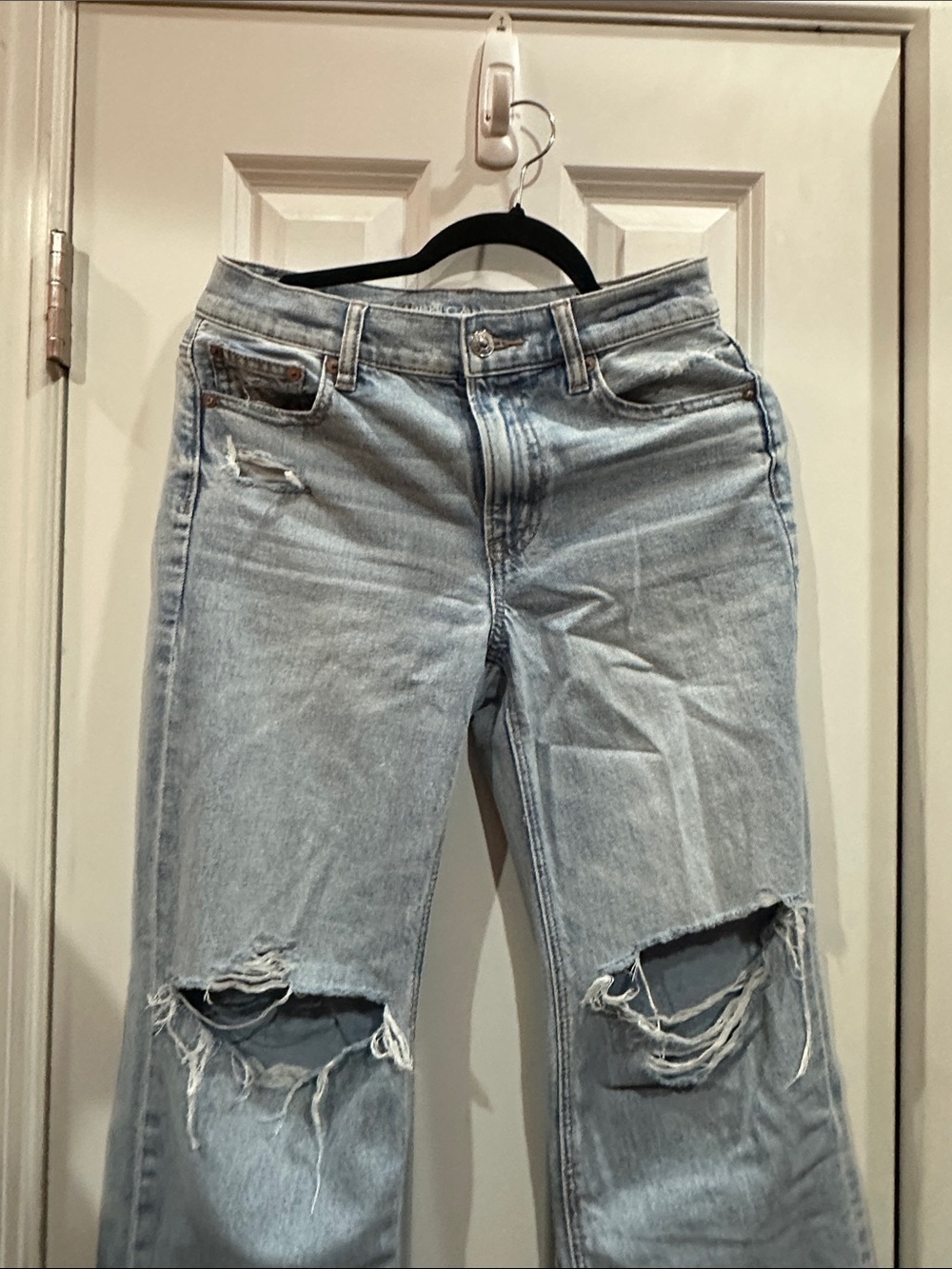NWOT American Eagle Outfitters Light Blue Ripped Straight Leg Jeans size 0 - Picture 4 of 9